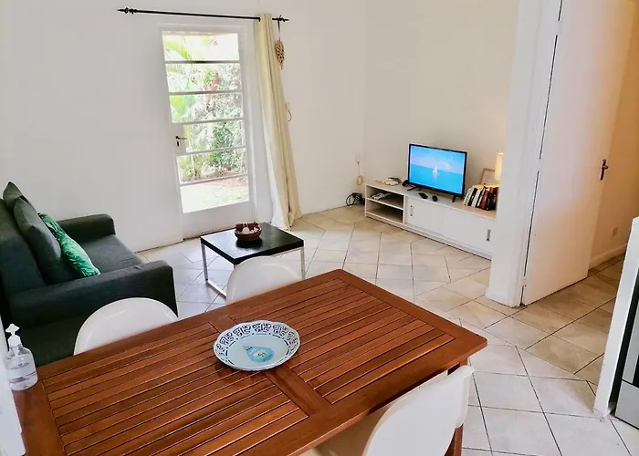 Beachfront 2 Bedroom-House - Tilacaze