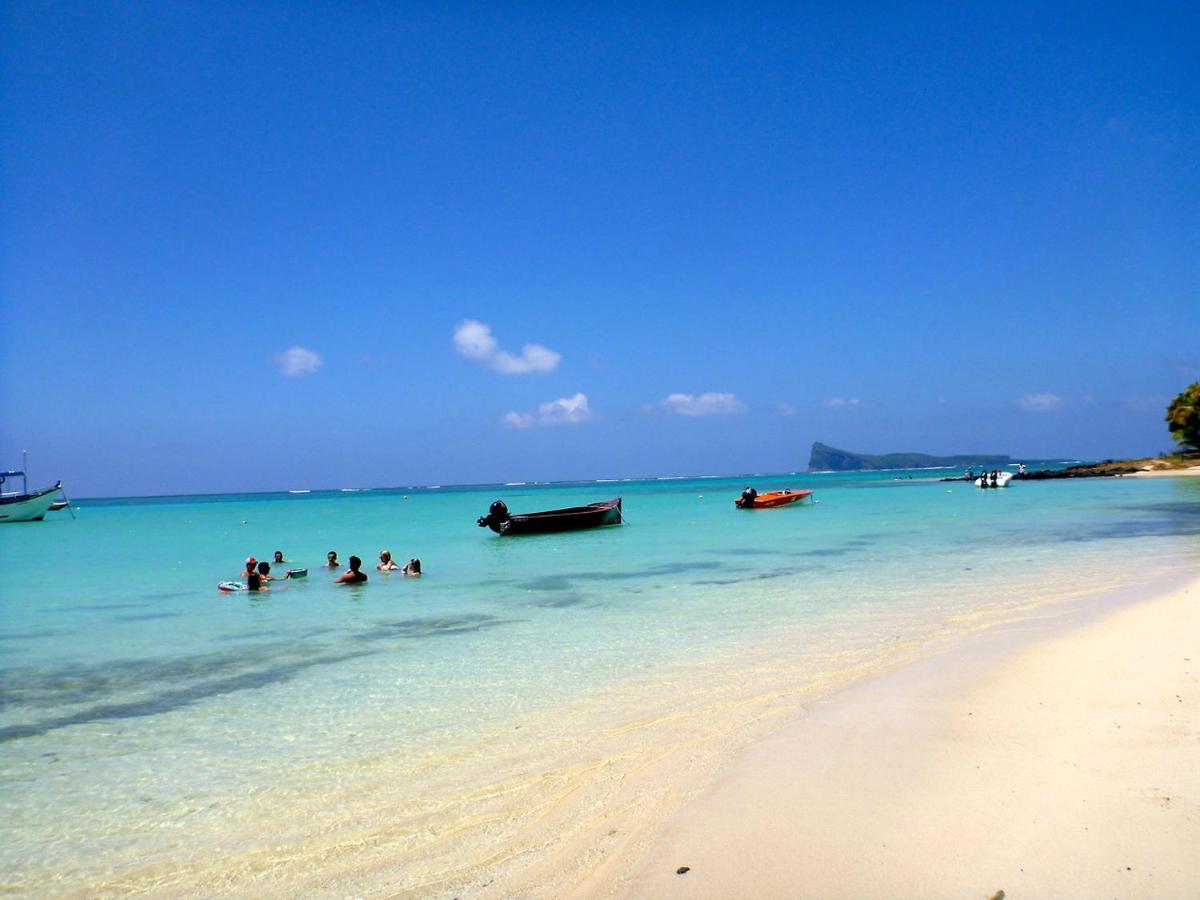 Beachfront 2 Bedroom-house - Tilacaze छुट्टी का घर *
